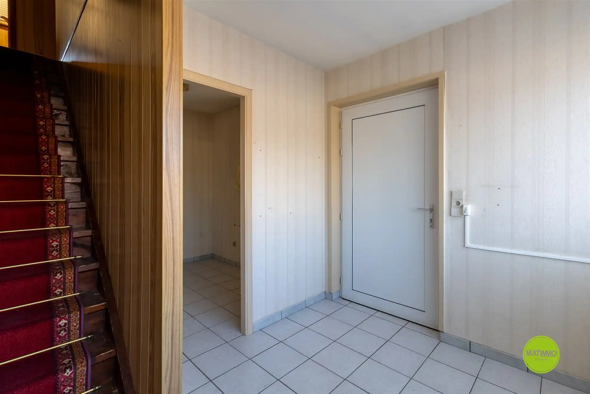 Ruime open bebouwing met 6 slaapkamers op 750 m2 grond foto 5