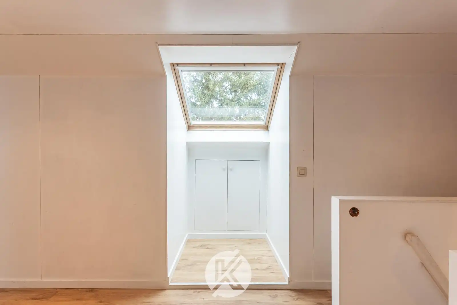 Ruime woning met uitzicht op omliggend landschap foto 24