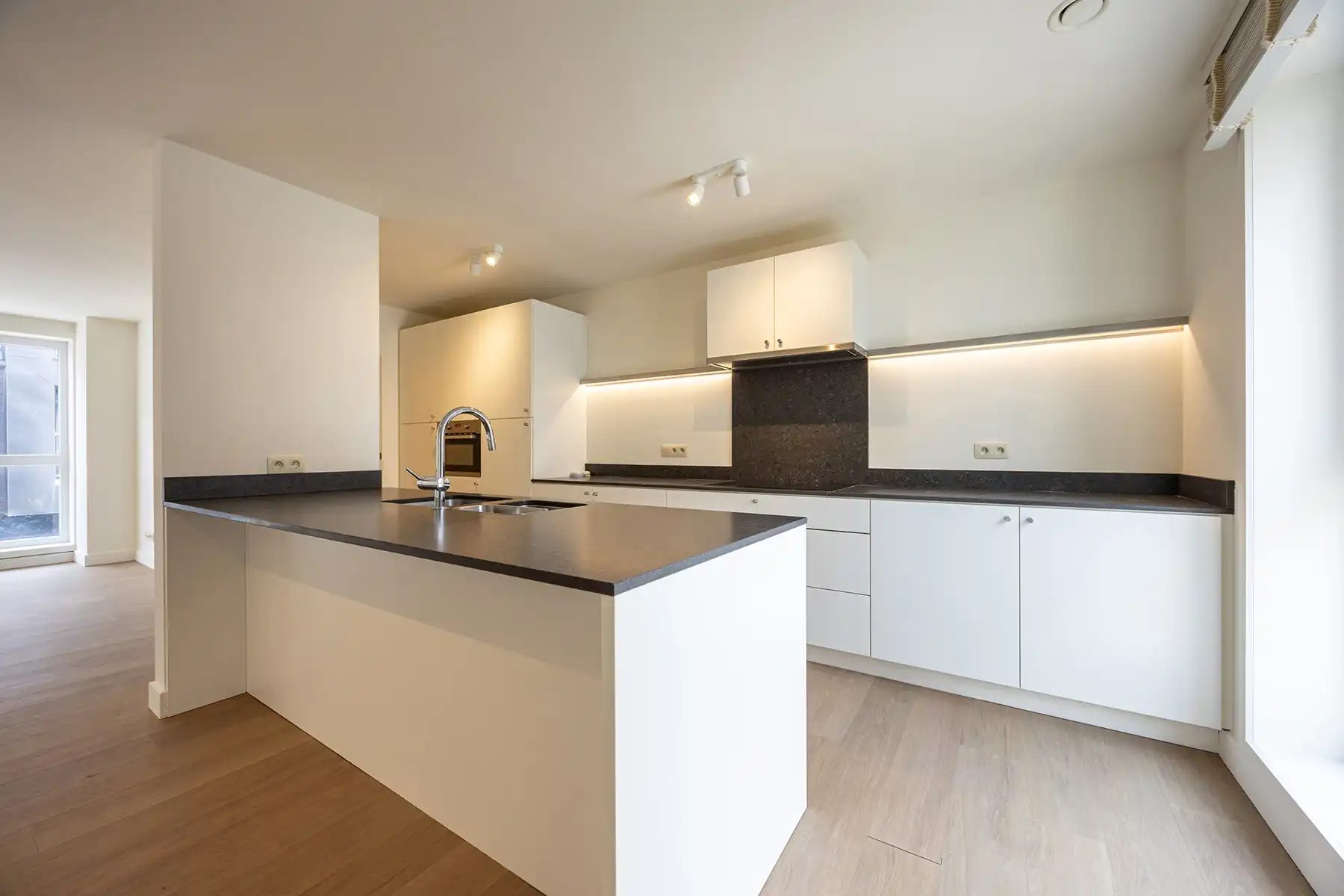 Instapklaar duplexappartement met 3 slpk en 2 terrassen foto 4