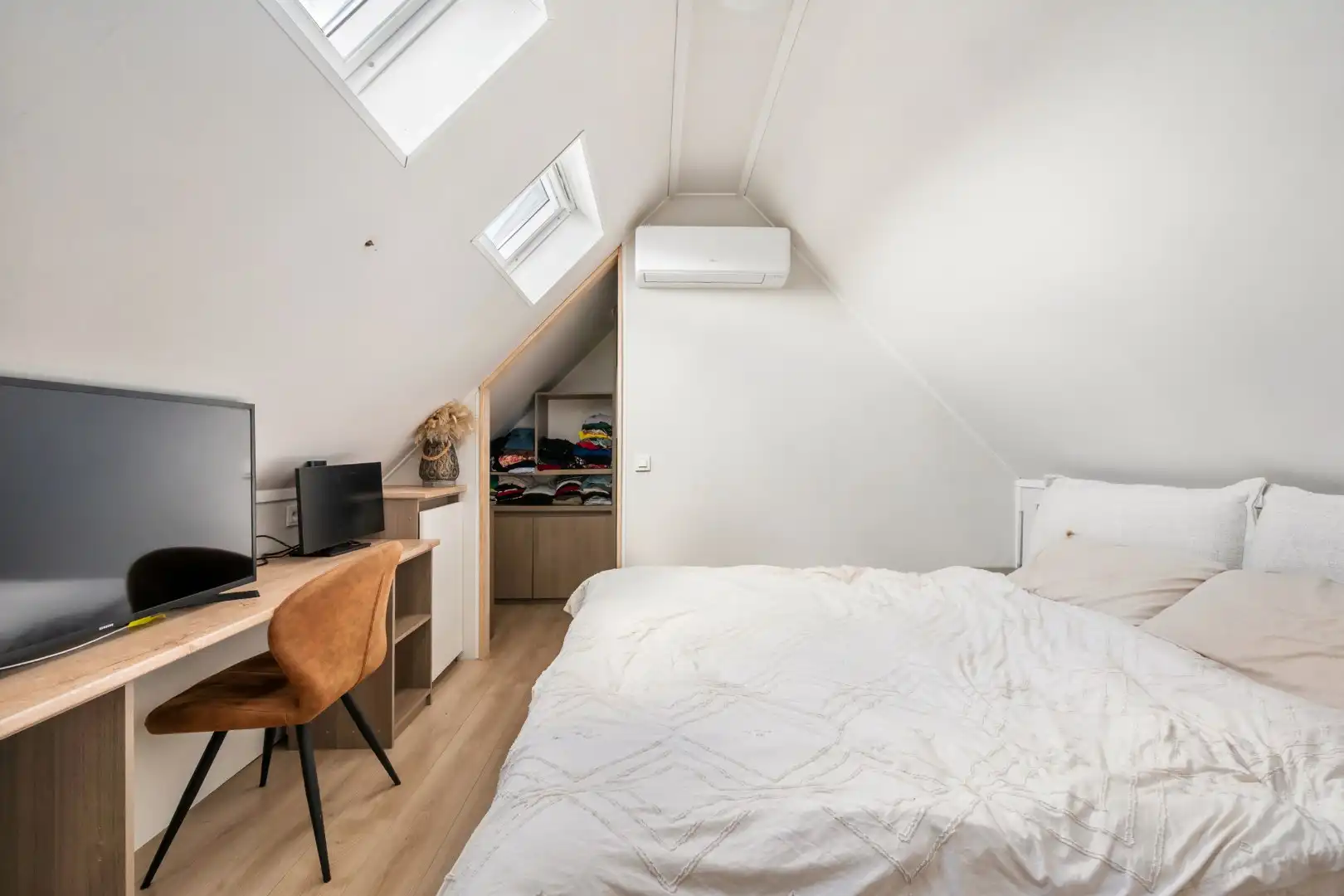 Instapklare woning met 3 slaapkamers, oprit voor 2 wagens en garage op rustige locatie in Beselare foto 18