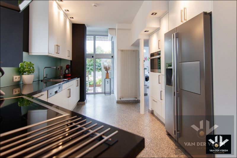 Karaktervolle en ruime woning met hoogwaardige afwerking en bijgebouw te As foto 6