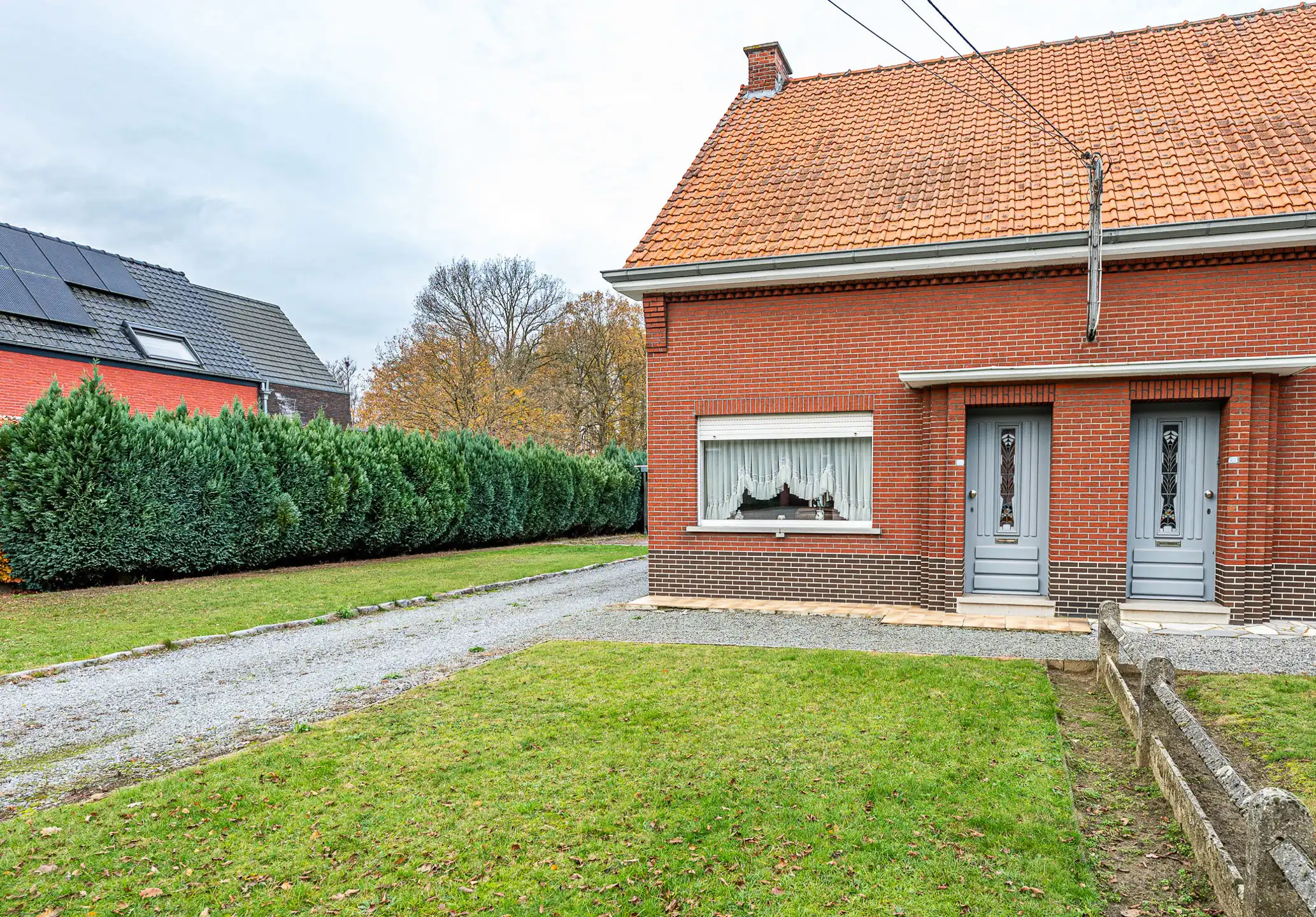 Woning in half-open bebouwing op 8 are foto 3