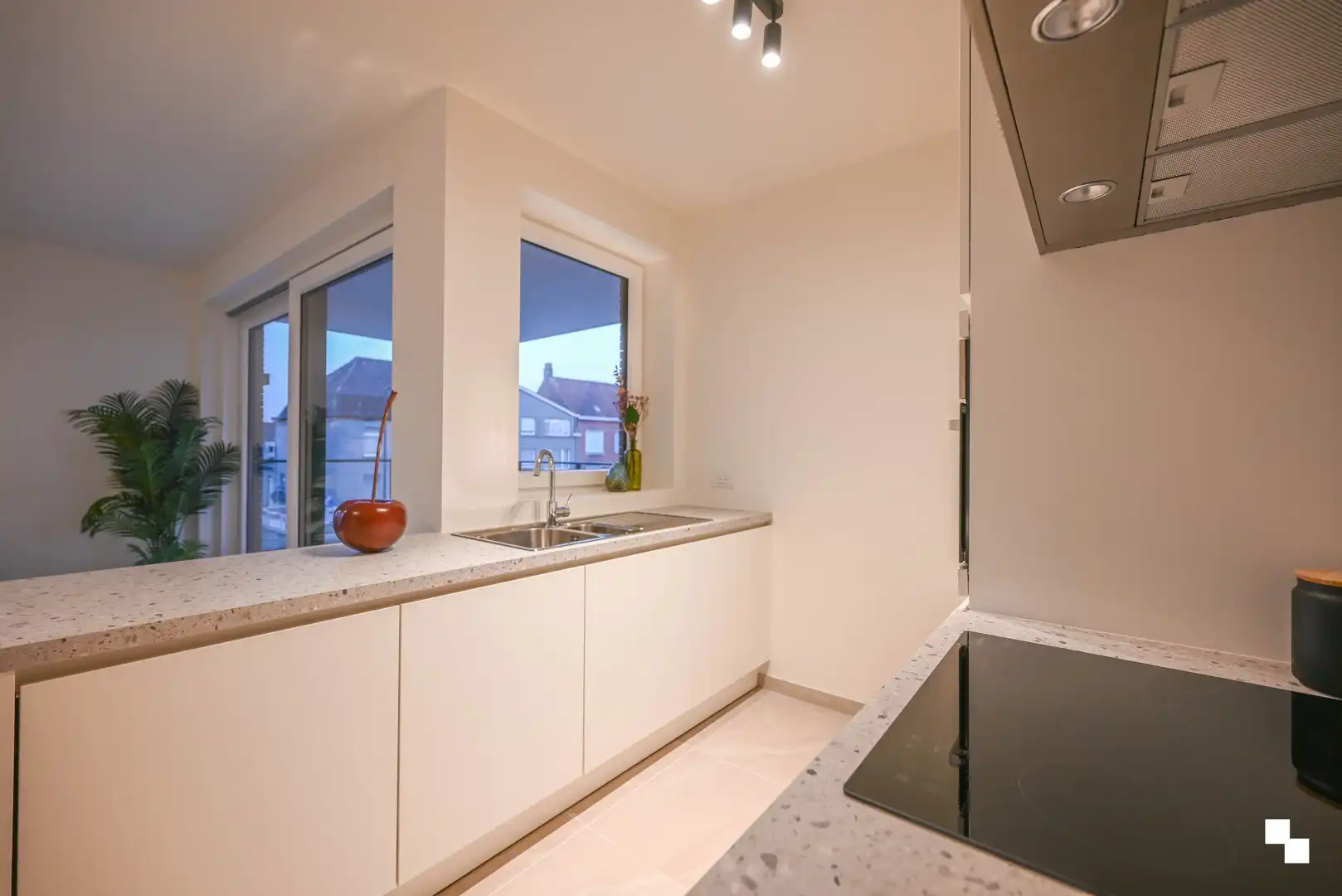 hoekappartement met aangenaam terras foto 7