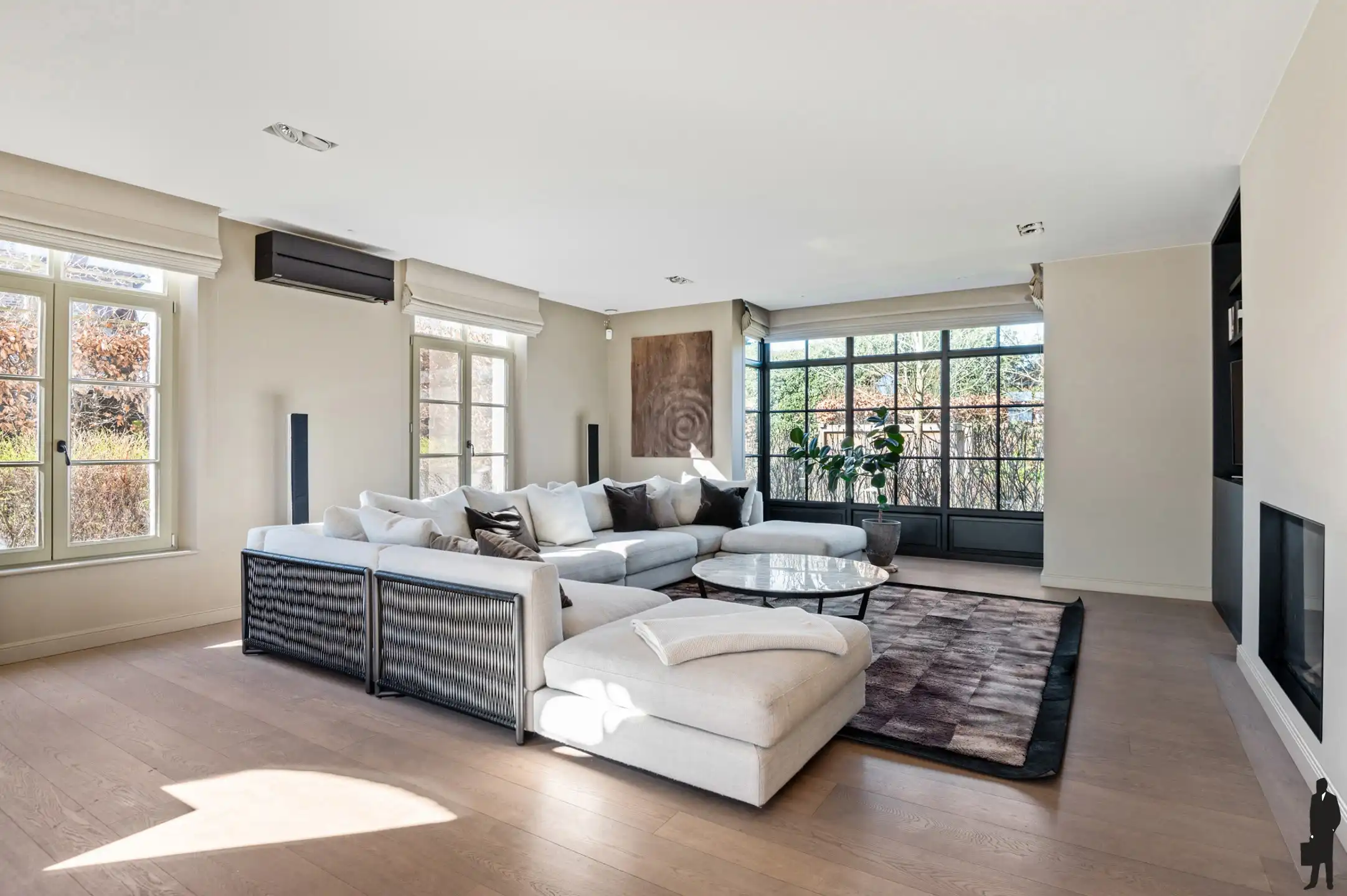 Prachtige woning met 4 slpks, 2 badks en ZW tuin met privacy foto 5