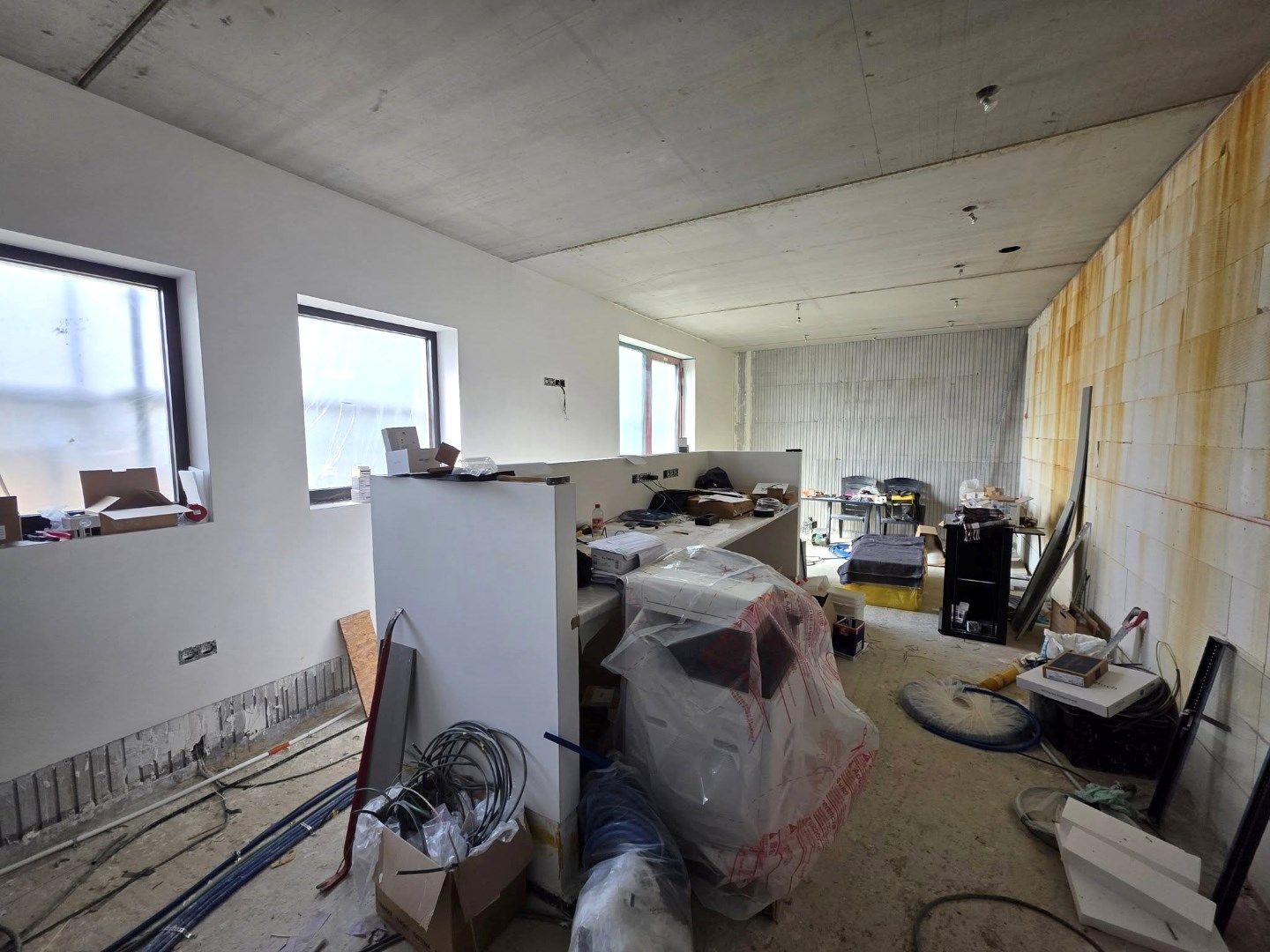 Ruime nieuwbouwvilla + hangar. foto 10