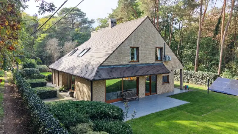 Instapklare moderne villa van 310m² op 19 are met mooie tuin foto 2