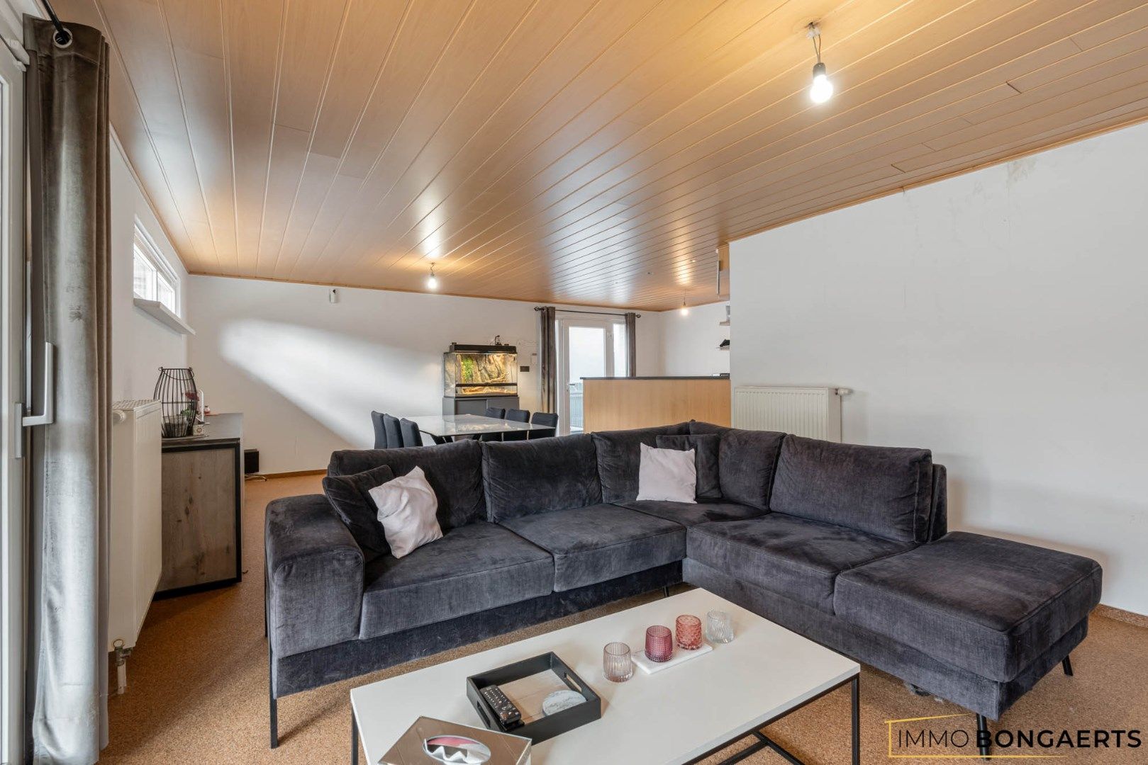Ruime bungalow met drie slaapkamers foto 5
