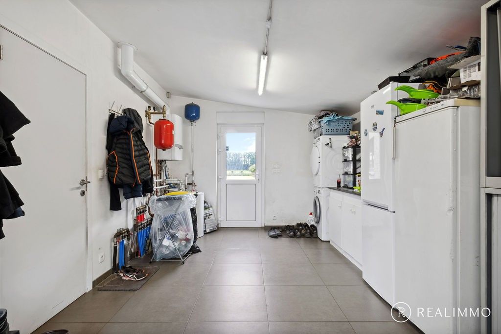 Volledig gerenoveerde woning op ruim perceel! foto 8