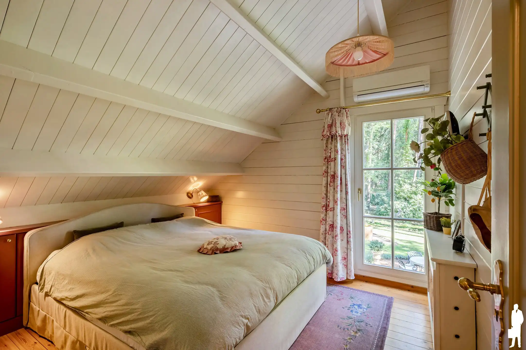 Charmante woning met volledige onderkeldering en achterliggend bos van ca. 31.493 m² foto 23