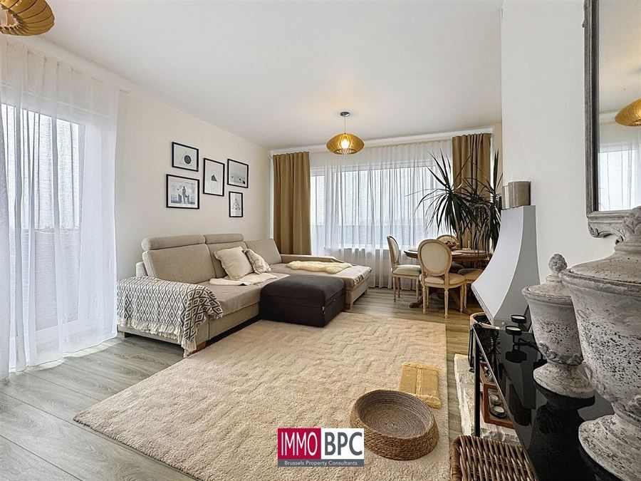 Charmant Twee-Slaapkamer Appartement in Jette foto 3