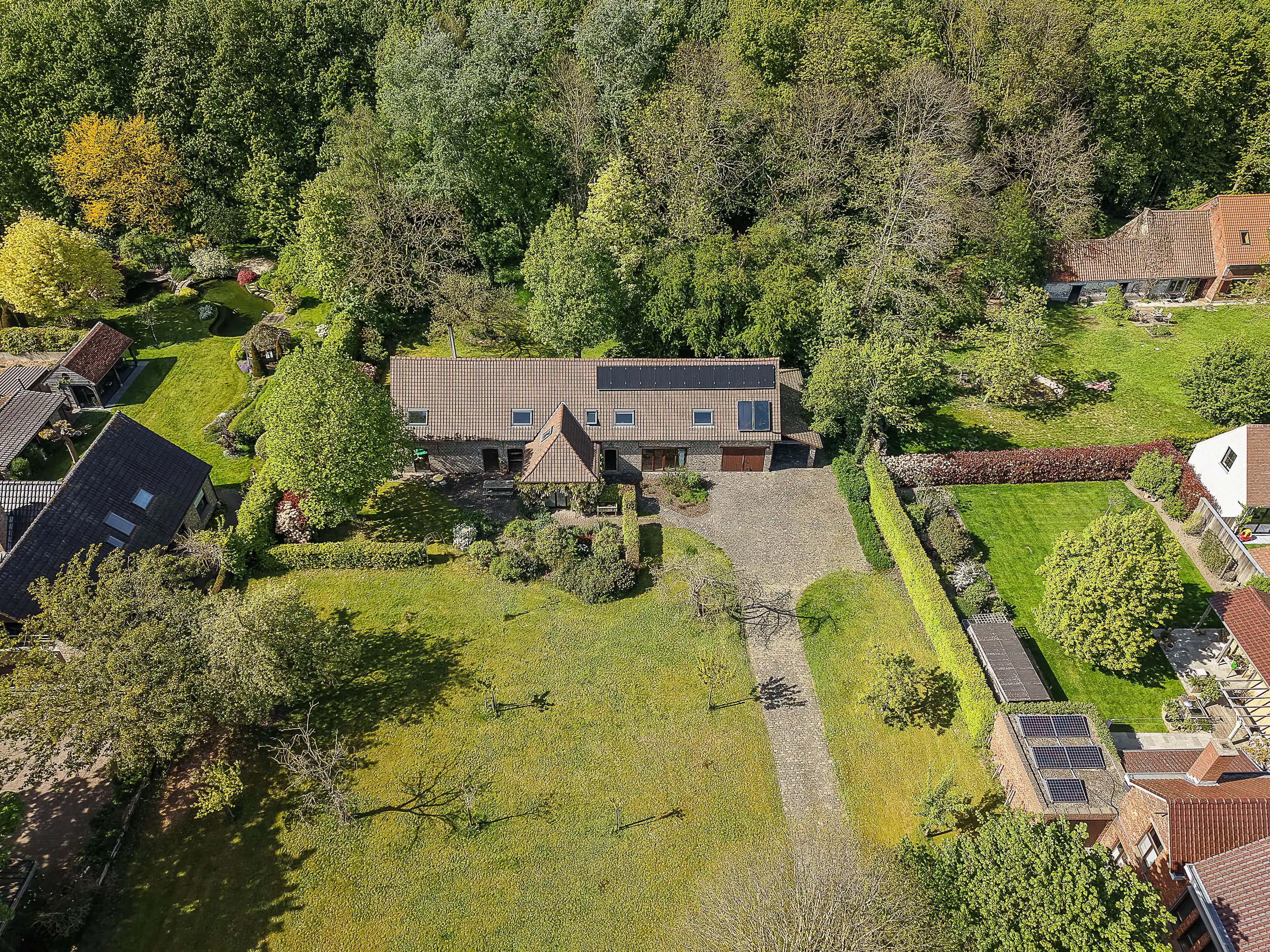 Exclusief wonen - karaktervolle villa op 3.296 m² groen foto 28