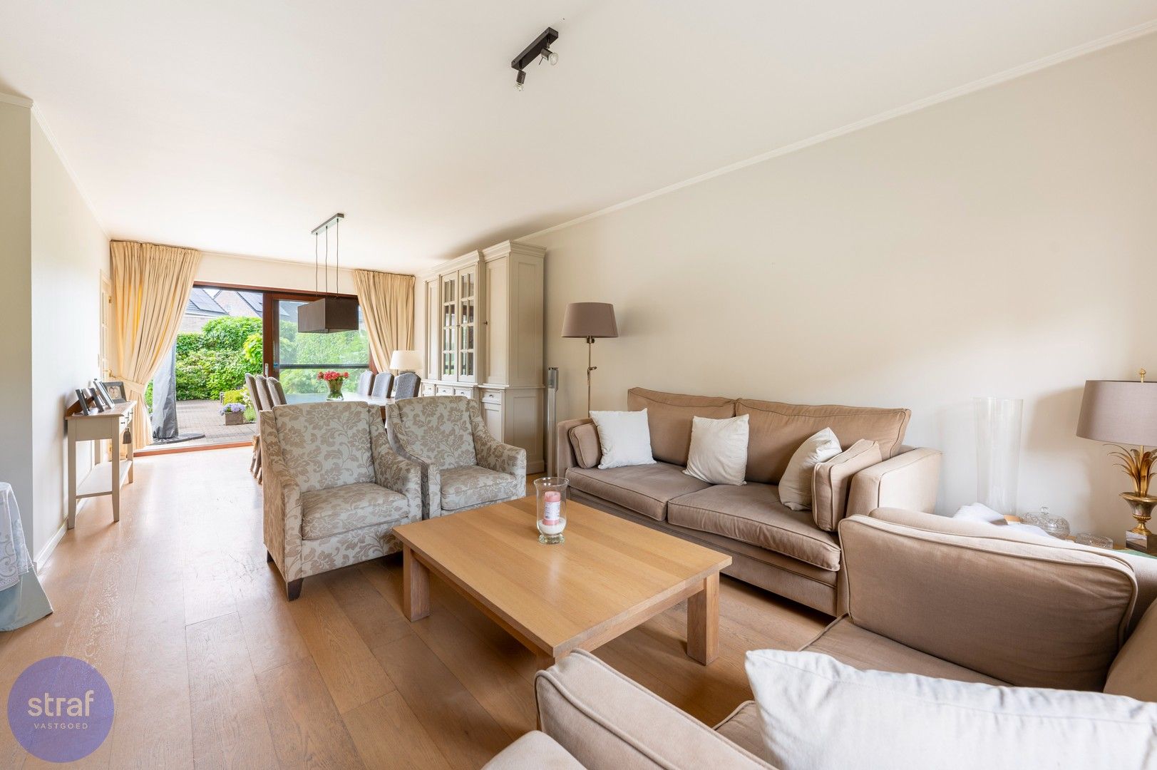 Prachtige woning met veel ruimte foto 2