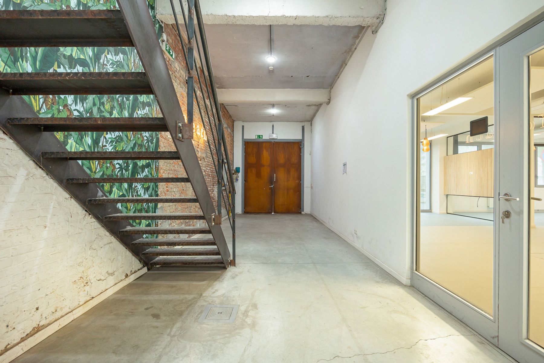 Instapklaar kantoorgebouw te koop in Merksem foto 16