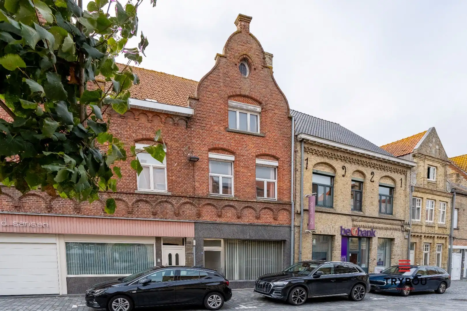 Hoofdfoto van de publicatie: 🏠 Te koop in het hart van Diksmuide – Woning met woon-winkelcombinatie en charmant stadstuintje
