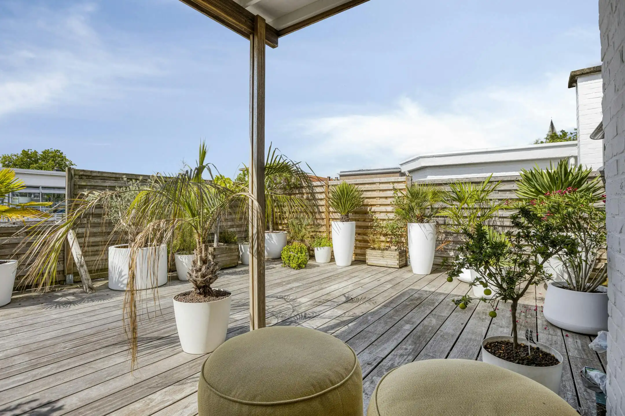 Uniek pand met woonst en wellnessfaciliteiten in Brugge foto {{pictureIndex}}