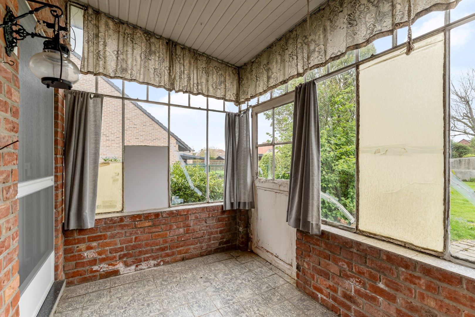 Te renoveren vrijstaande woning op een gunstig gelegen perceel van 12a 07ca vlakbij het centrum foto 27