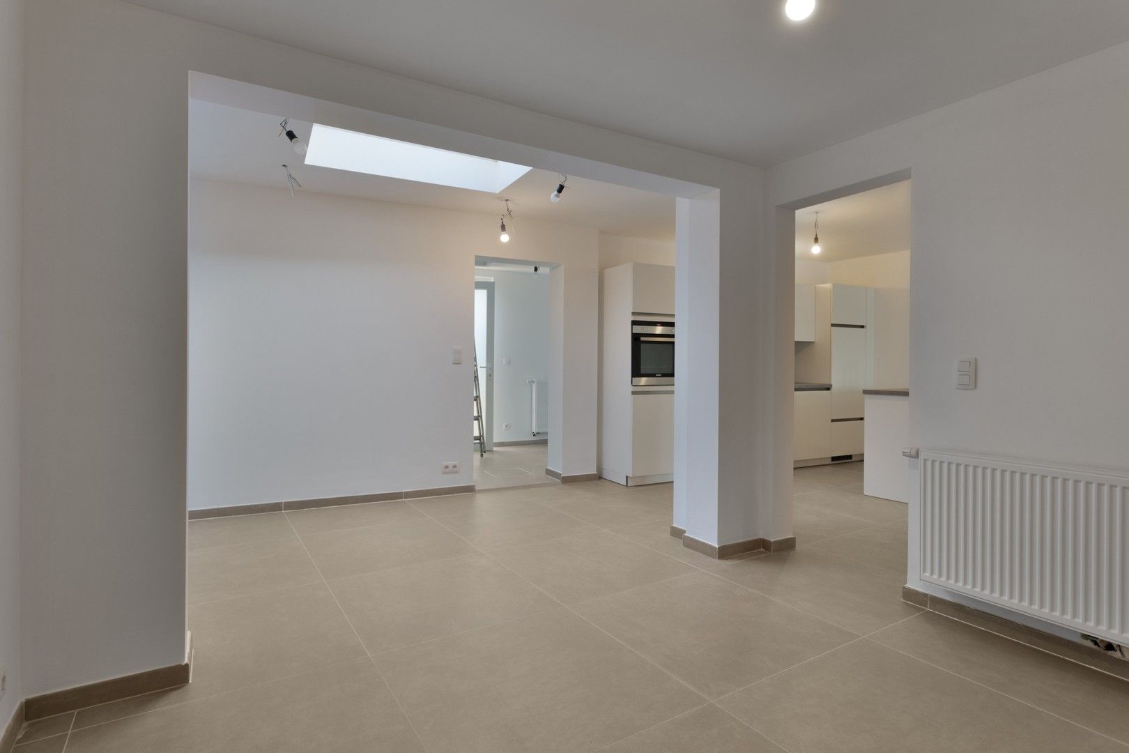 Recent gerenoveerde woning met groen zicht in Ruiselede foto 12