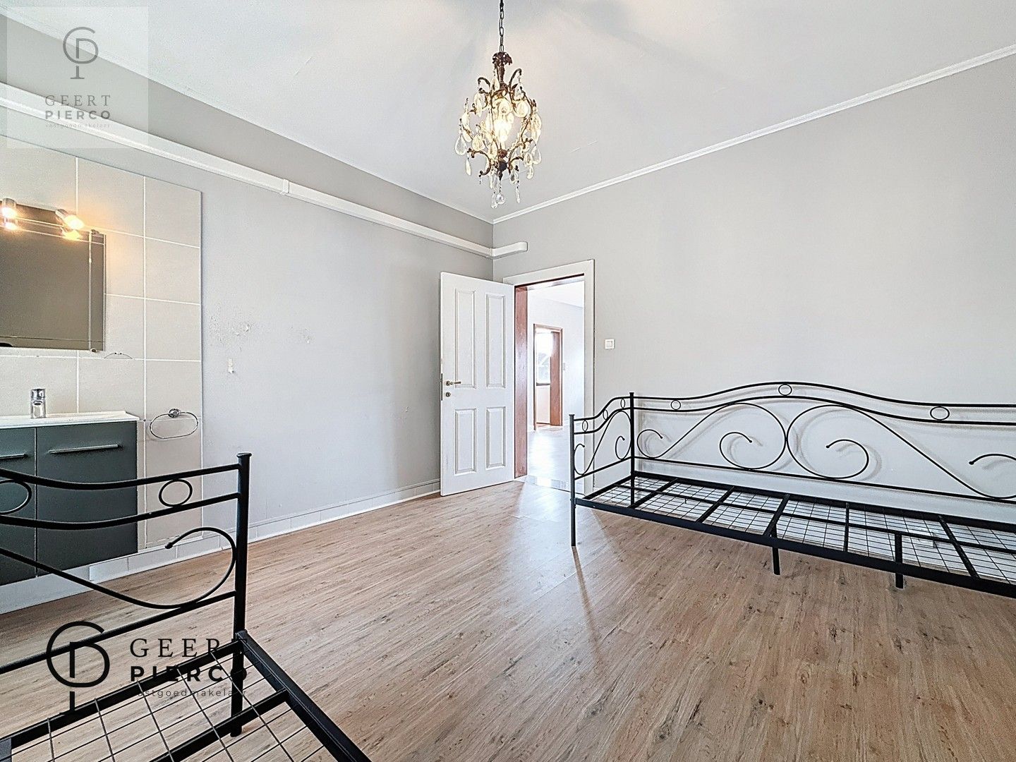 Gezellige studio op toplocatie, vlak bij het station foto 14