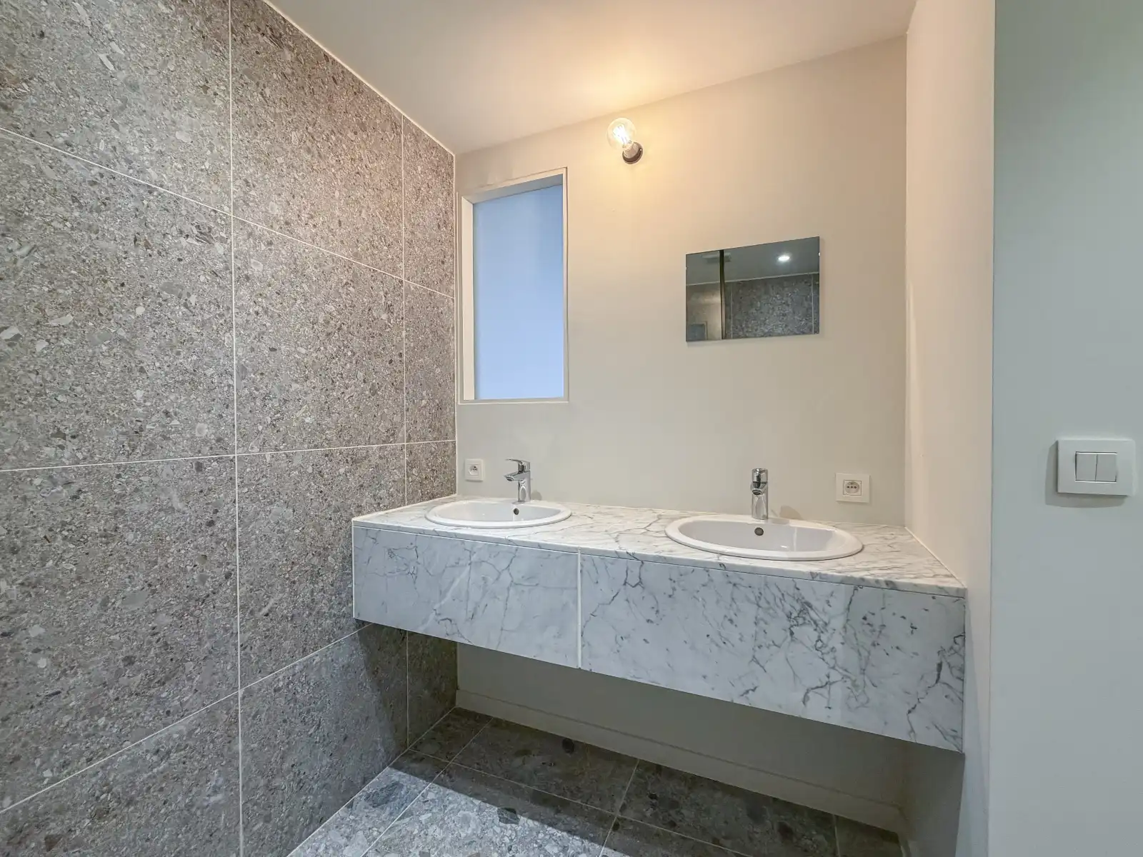 Gerenoveerd 2-slaapkamerappartement met uitzicht op Sint-Baafskathedraal foto 26