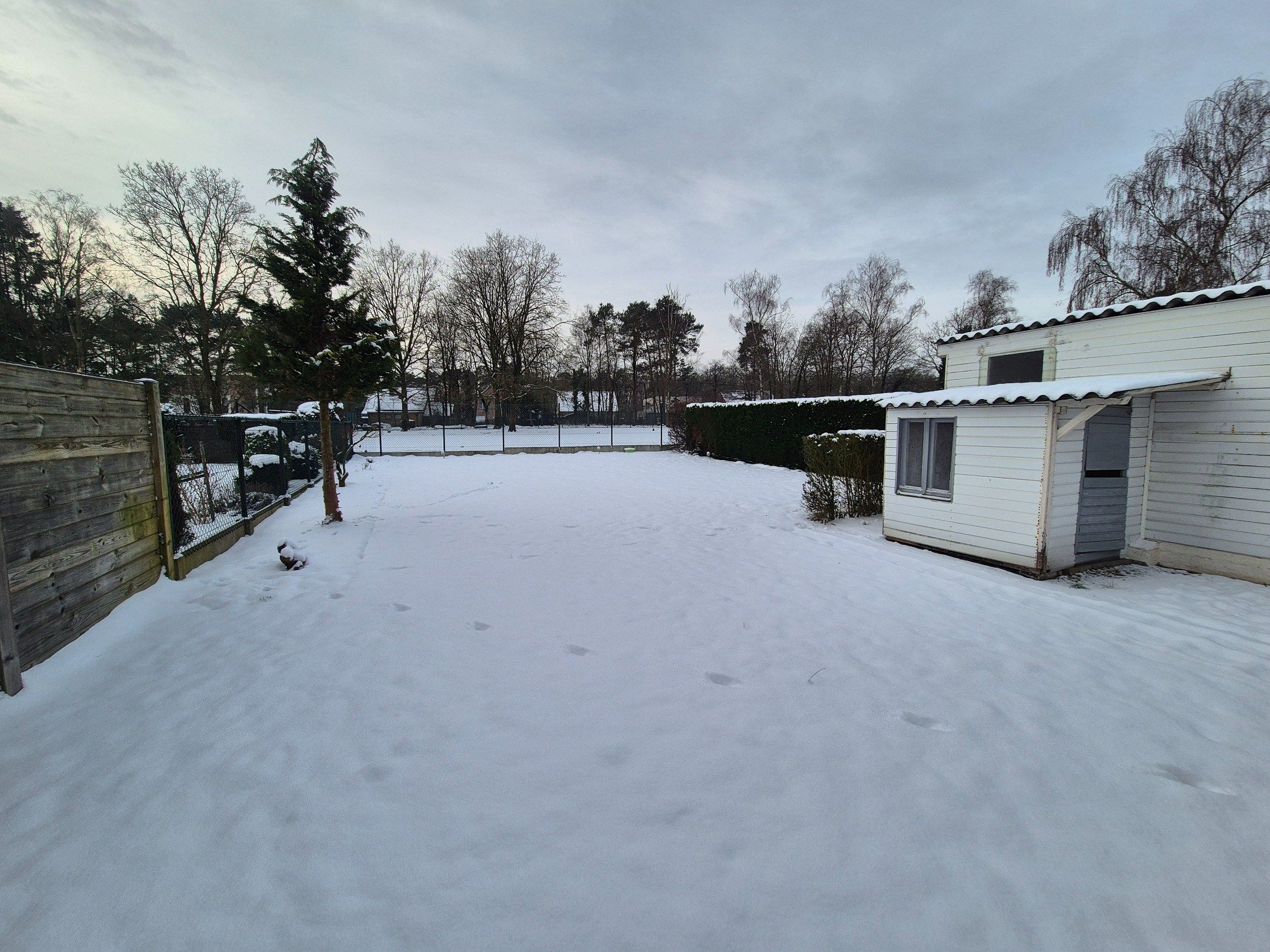 Halfopen gezinswoning met 4 slpkmrs op ruim perceel foto 5