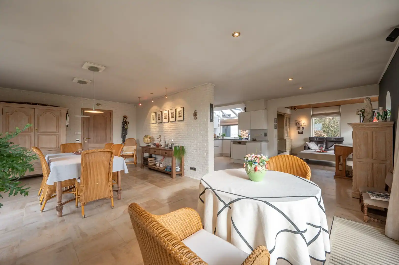 Ruime vrijstaande woning met prachtige tuin in het rustige Moerkerke (St Rita) foto 2