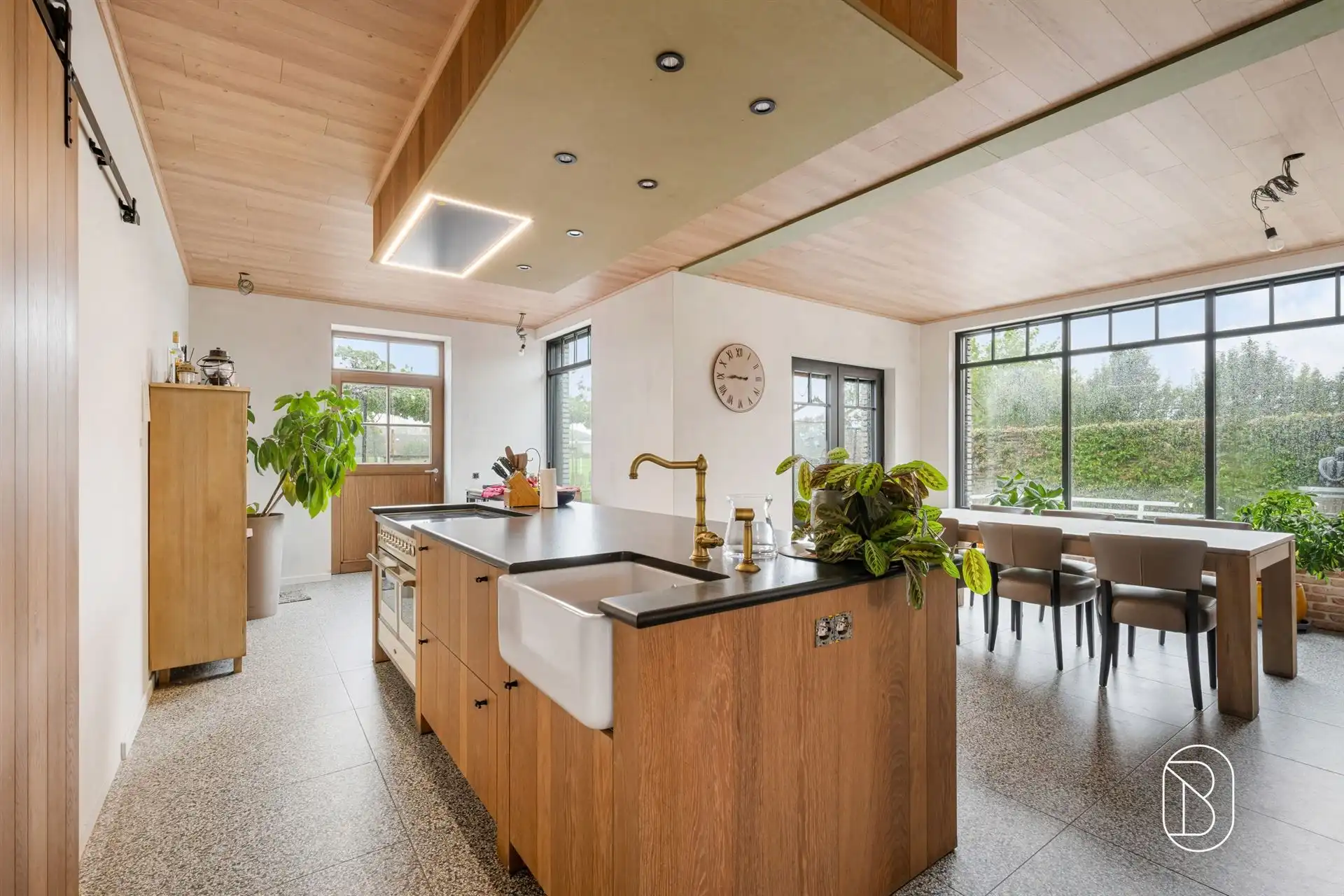 Ruime landelijke woning met 5 slpk, loods en tuin foto 6