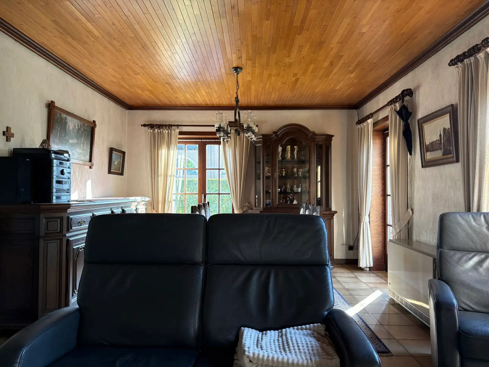 Te renoveren woning met groot bijgebouw foto 5