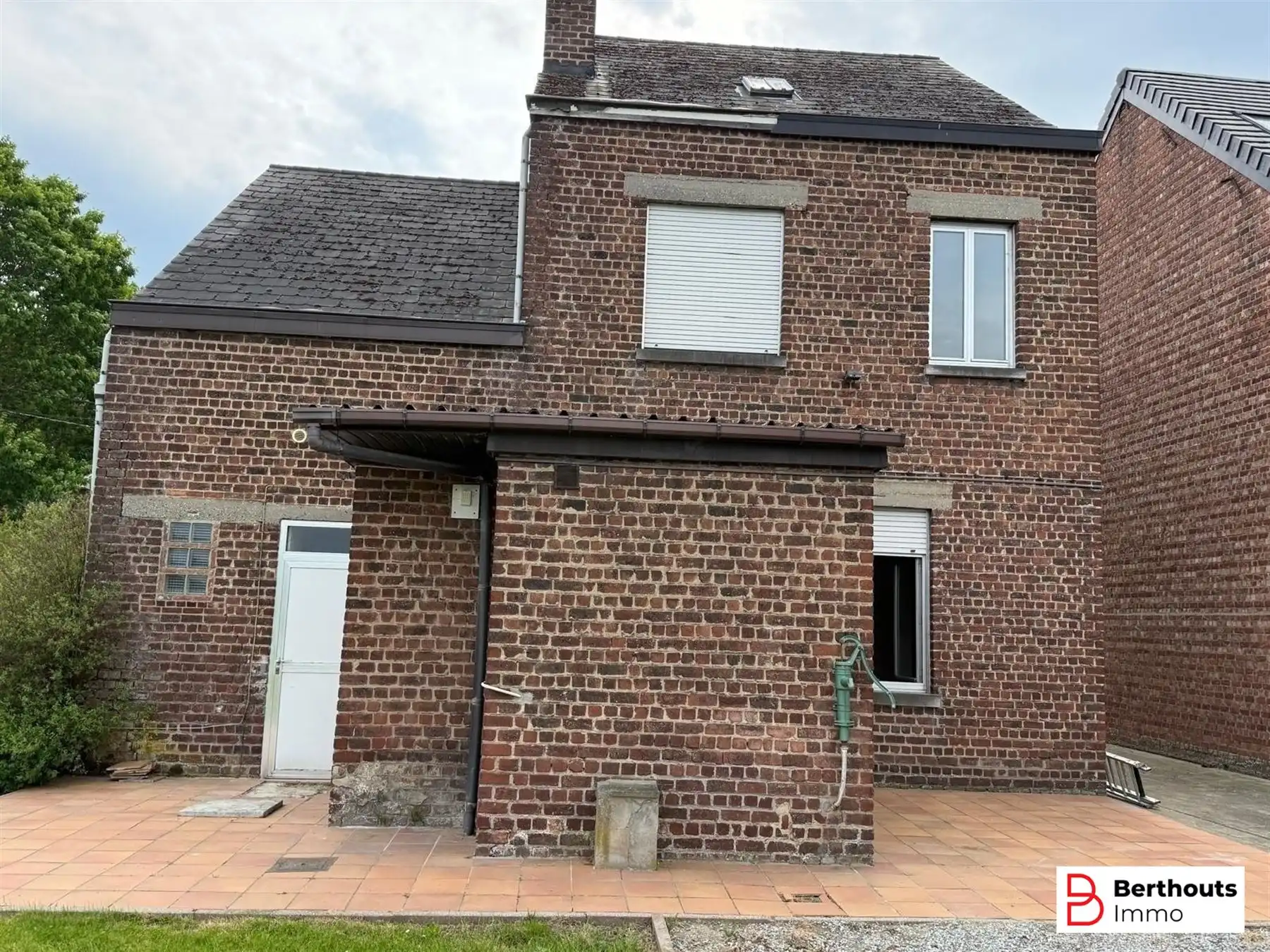 VOLLEDIG TE RENOVEREN  WONING MET PRACHTIGE TUIN OP 11 ARE  foto 11