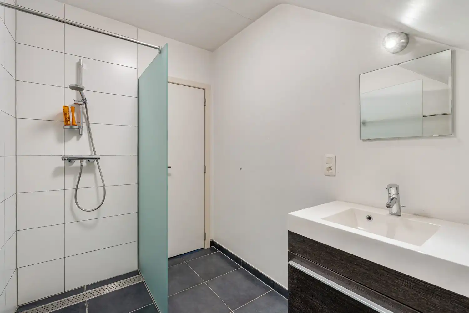 Moderne en energiezuinige(A-label) woning met 4 ruime slaapkamers, 2 badkamers, 2 autostaanplaatsen, een ruime kelder en een tuin te Kessel-Lo! foto 26