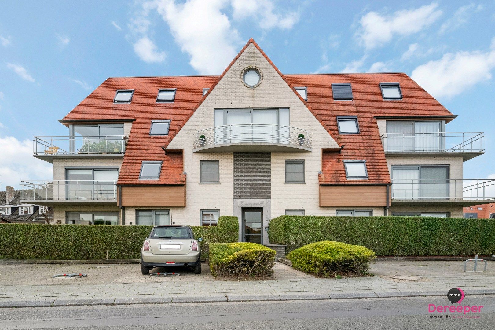 Charmante duplex met garage en autostaanplaats op wandelafstand van het strand  foto {{pictureIndex}}