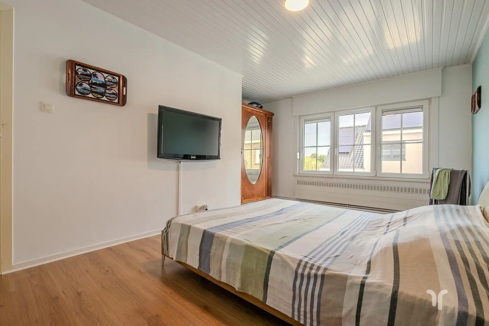 Instapklare, gesloten bebouwing op rustige ligging met 3 slaapkamers, garage en prachtige tuin. foto 5