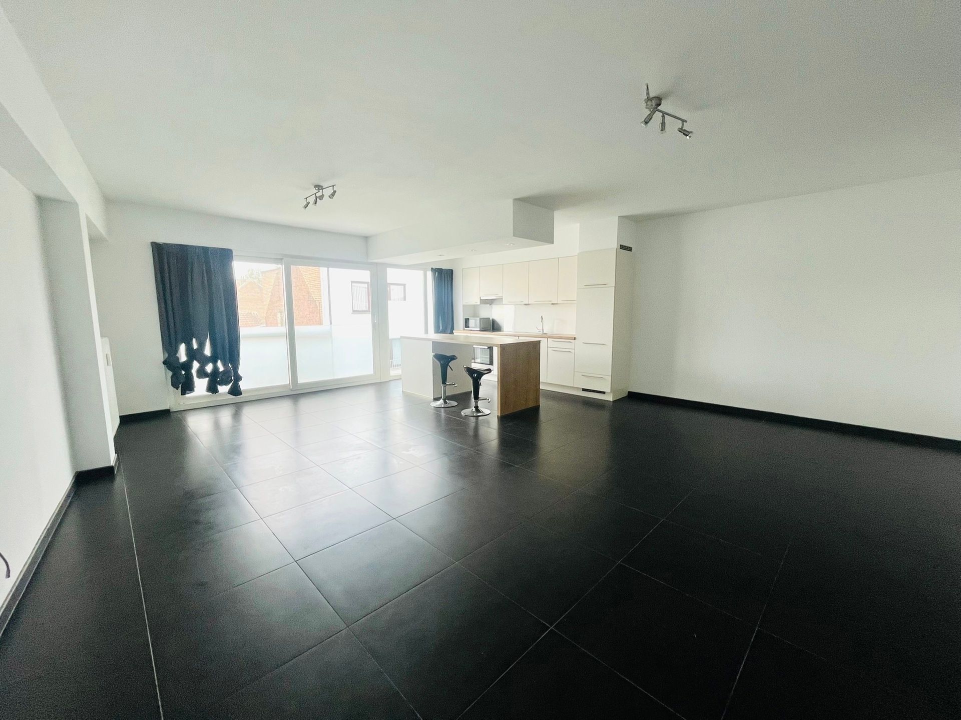 APPARTEMENT OP WANDELAFSTAND VAN HET CENTRUM. foto 3