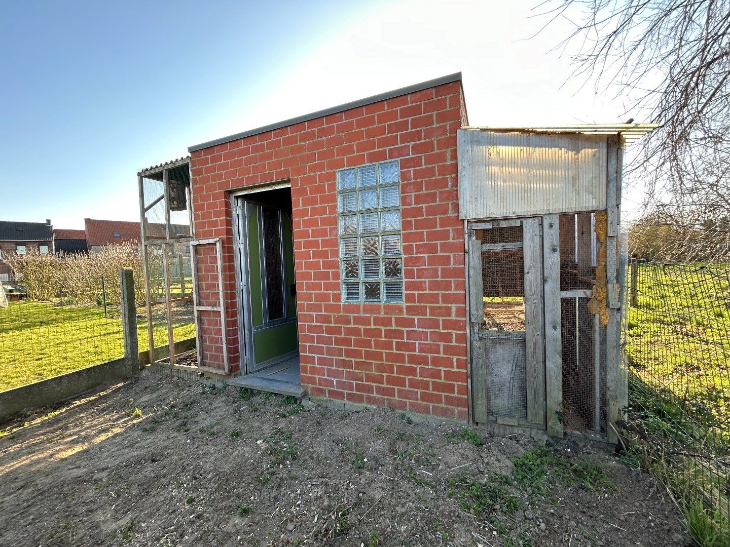 Instapklare rijwoning met veel bergruimte TE KOOP  in het bruisende Waregem. foto 20