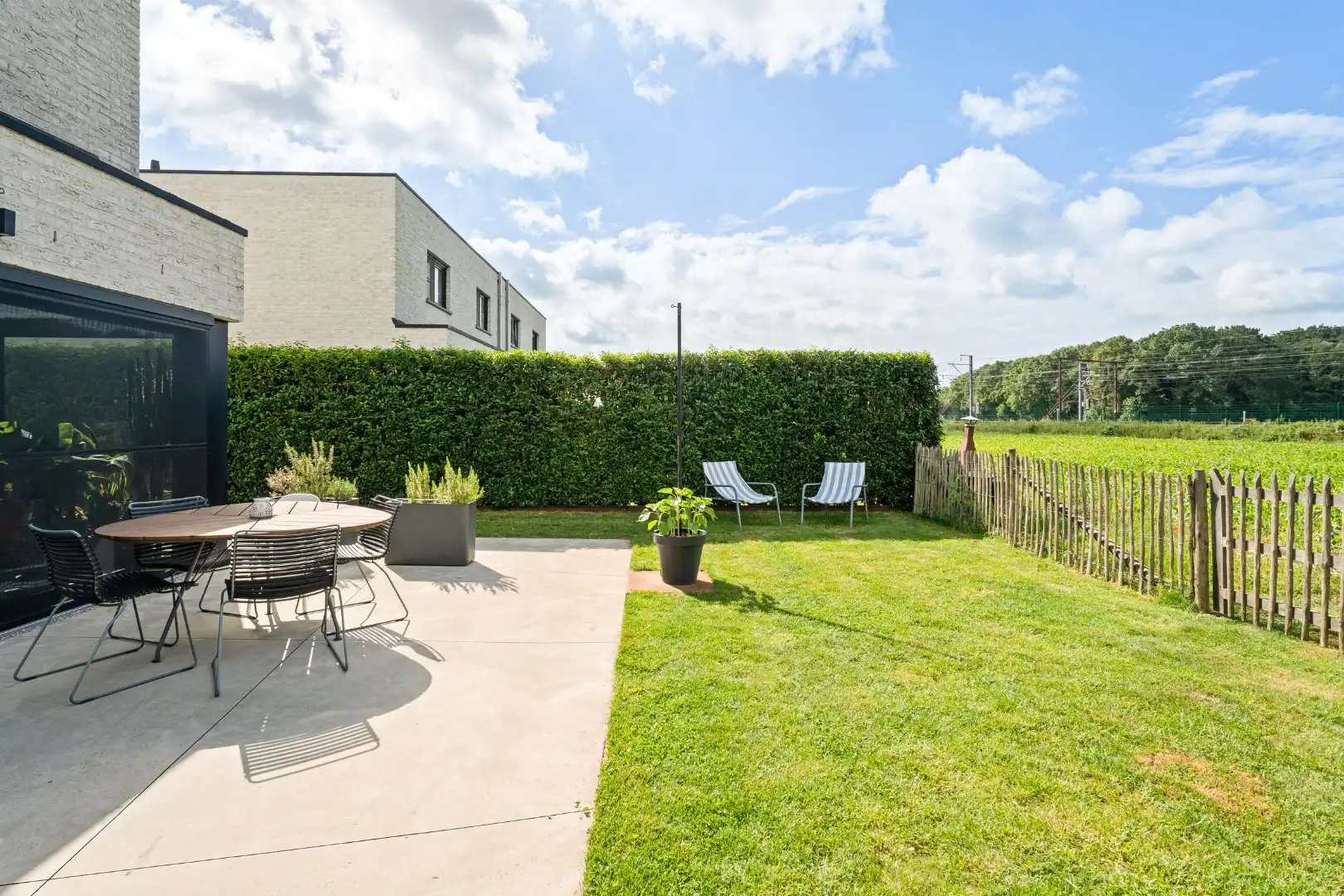 Instapklare woning met zicht op de velden foto 26