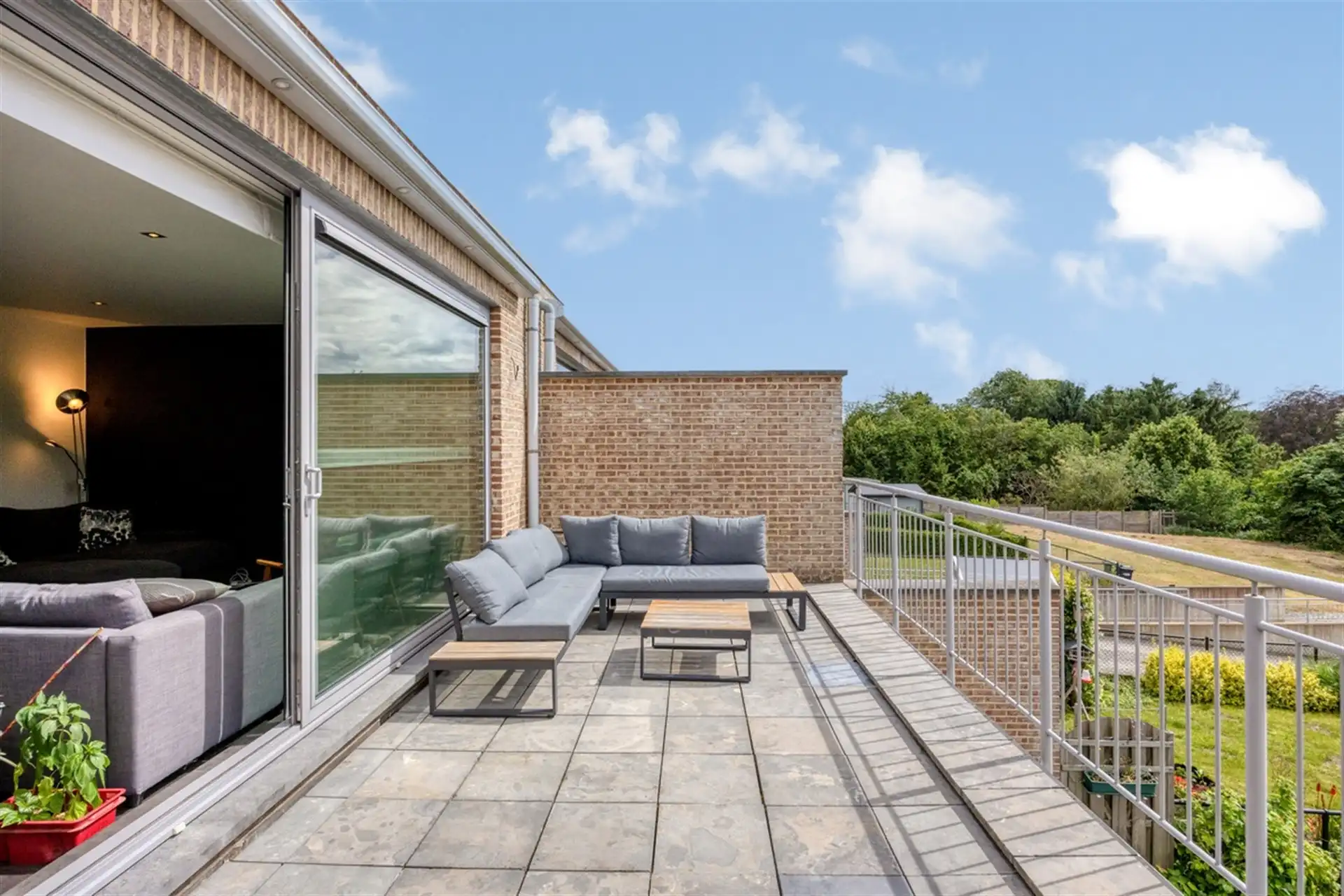 Instapklaar duplex penthouse inclusief twee parkeerplaatsen, met groen uitzicht in het centrum van Ottenburg. foto 5