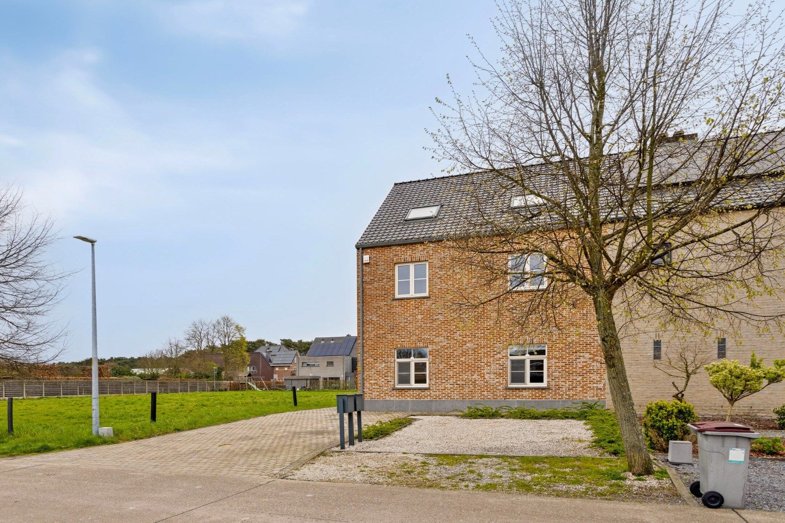 Mooi appartement met 3 slaapkamers, tuin, terras en carport in Mol Millegem. foto 16