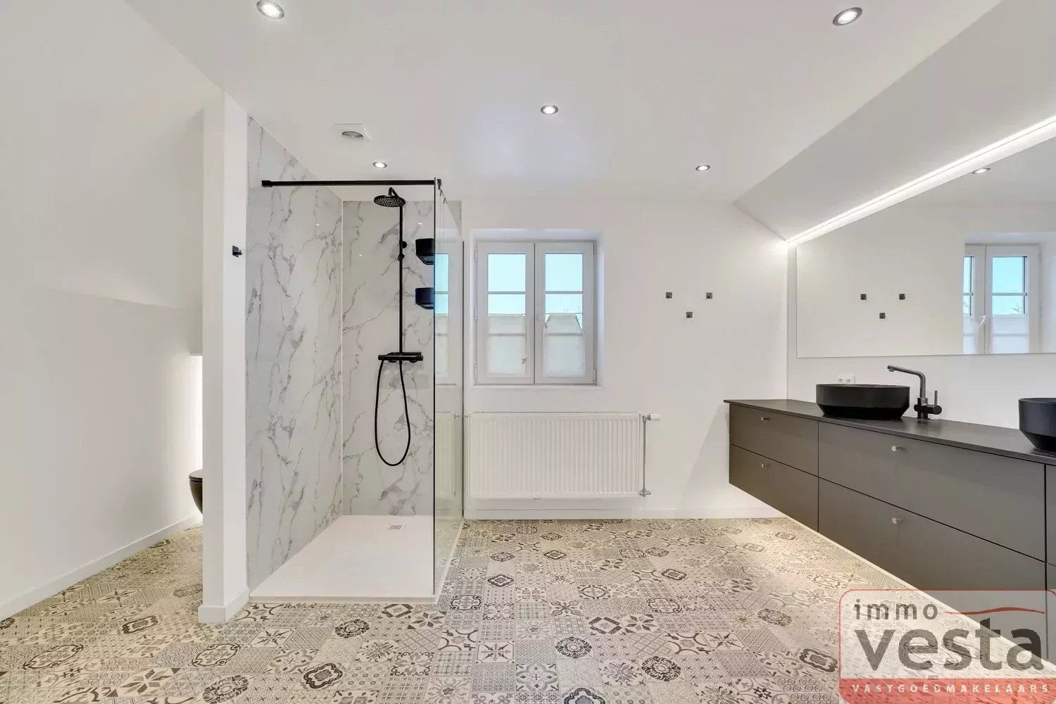 Ruime, gerenoveerde woning op een goede locatie foto 26