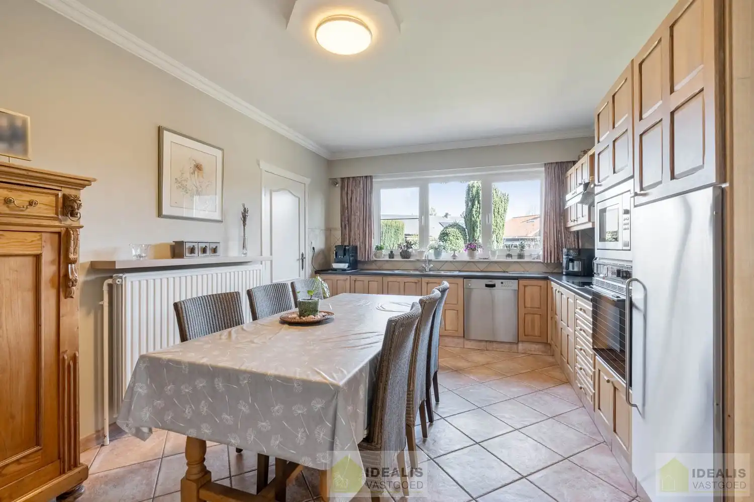 IDEALIS VASTGOED – PERFECT ONDERHOUDEN EN INSTAPKLARE GEZINSWONING MET 4 SLAAPKAMERS, 2 BADKAMERS EN EEN MOOIE WOONOPPERVLAKTE VAN +- 185M² OP EEN AANGENAAM EN RUSTIG GELEGEN PERCEEL VAN 6A 80CA OP GEGEERDE LOCATIE IN ACHEL! foto 9