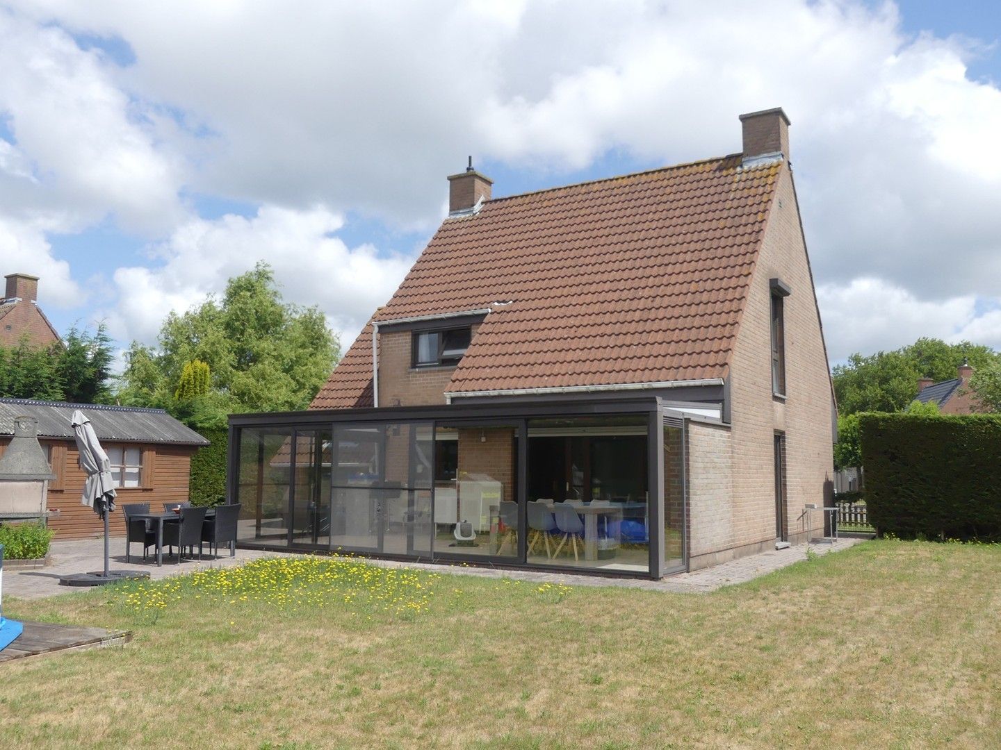 Alleenstaande woning met tuin en 2 garages foto 17