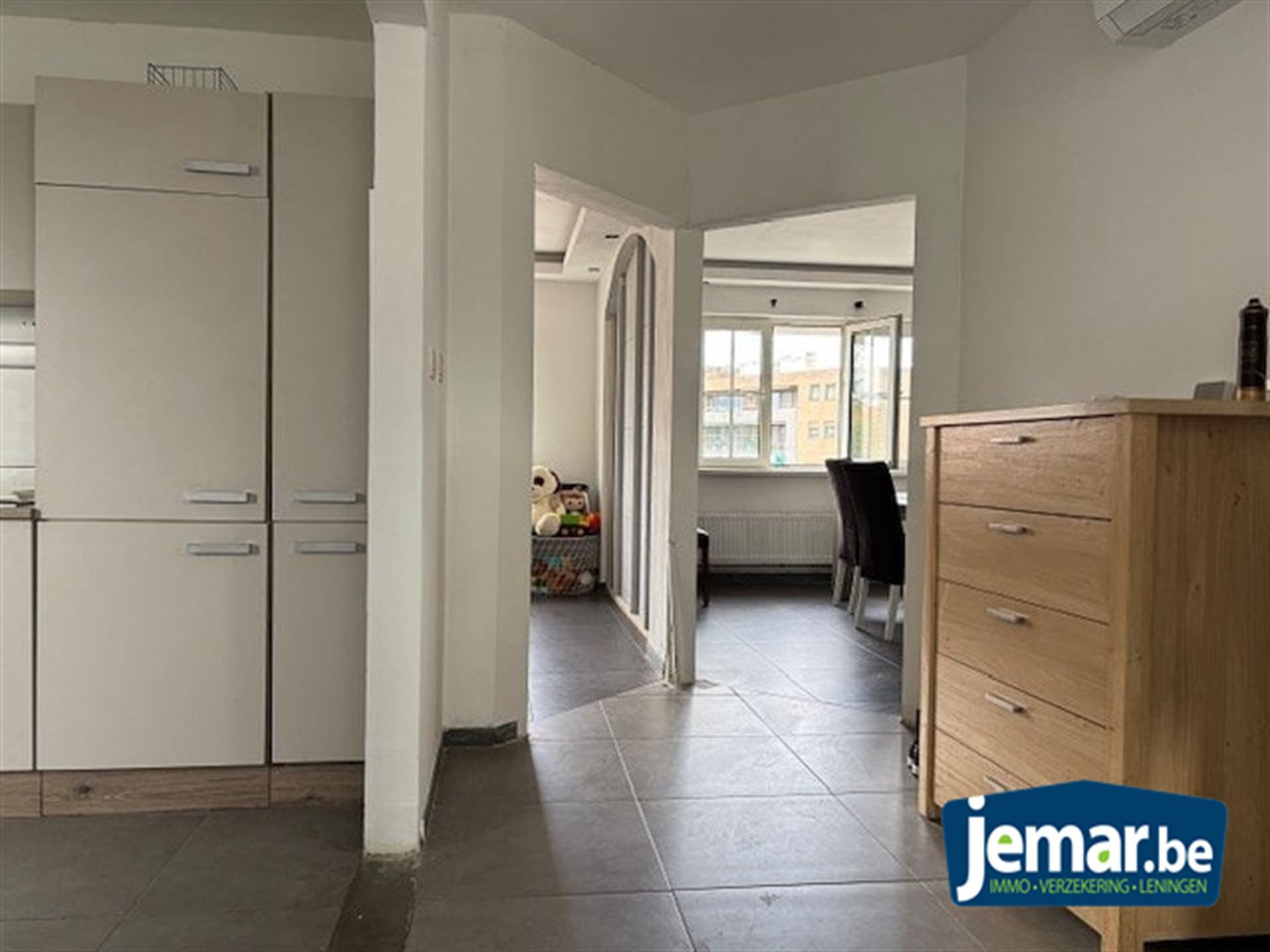 Handelspand met bovenliggend appartement met 1 slaapkamer gelegen op commerciële locatie in Maasmechelen! foto 6