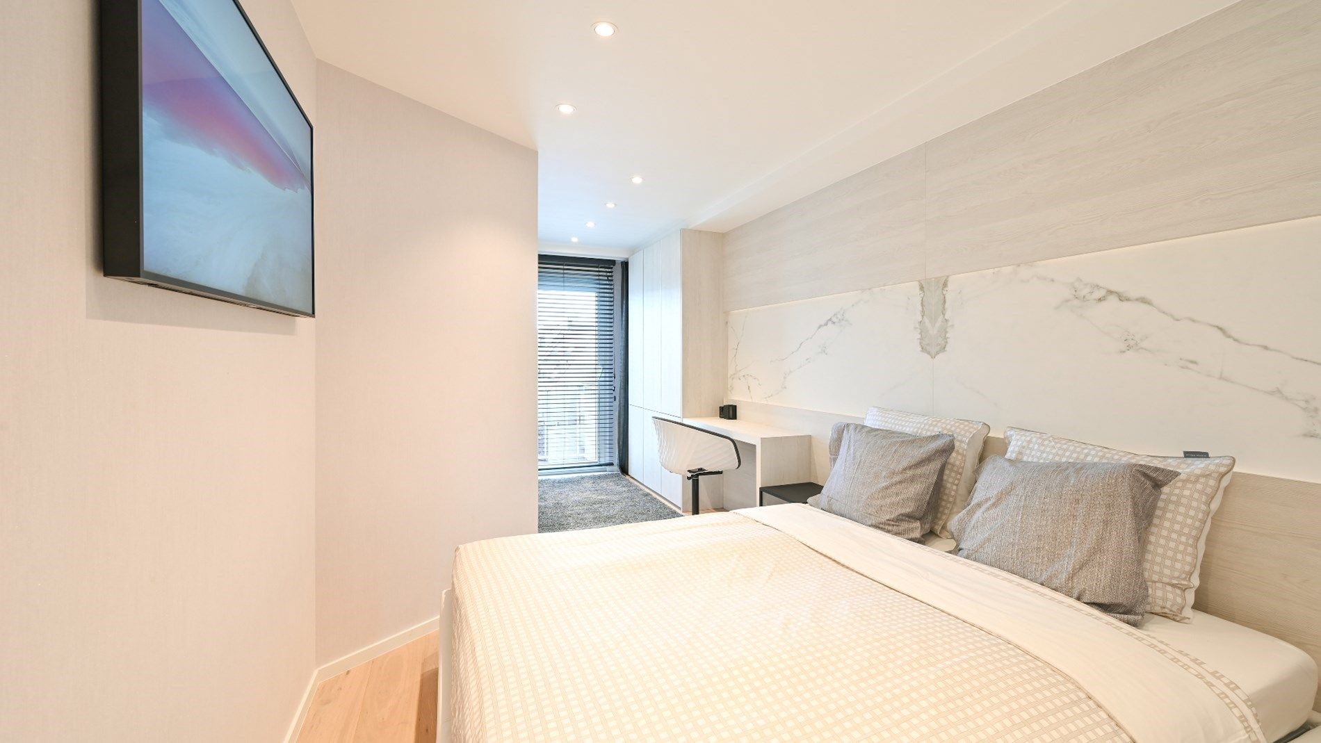 Luxueus afgewerkt appartement, zeer centraal gelegen aan de zonnekant van de Lippenslaan. foto 11