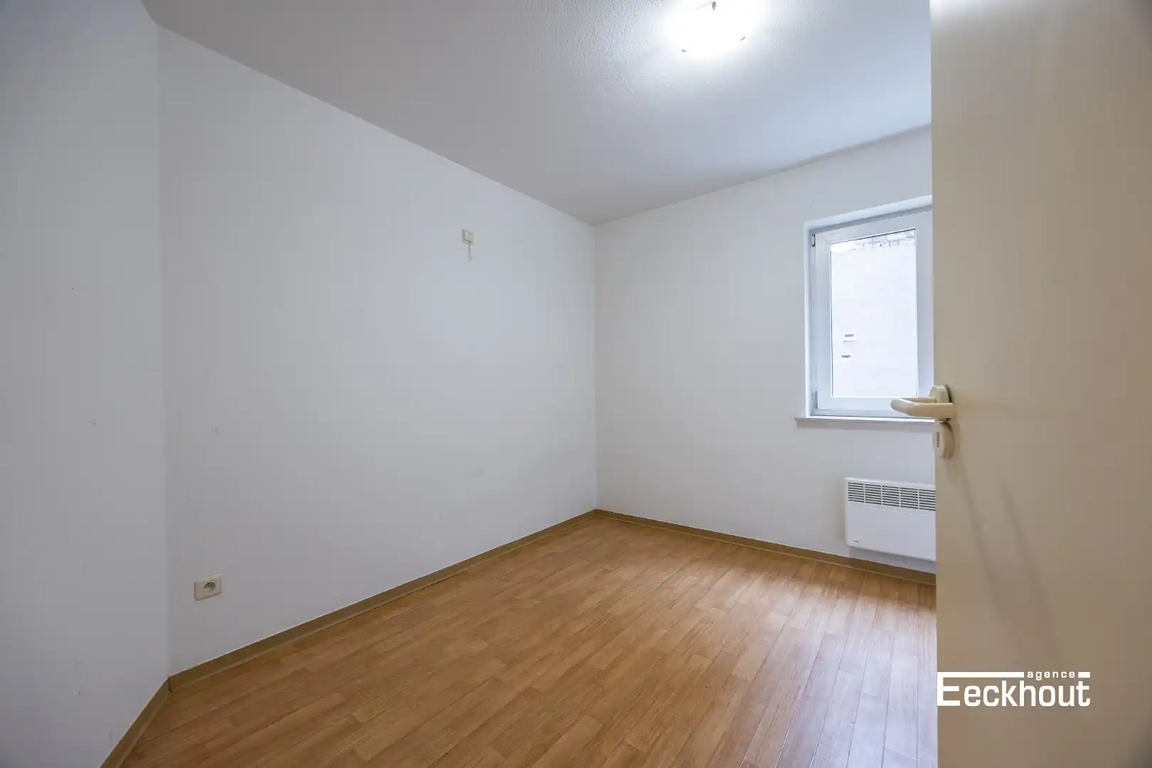 Instapklaar 2 slaapkamer appartement met terras in Oostende foto 11