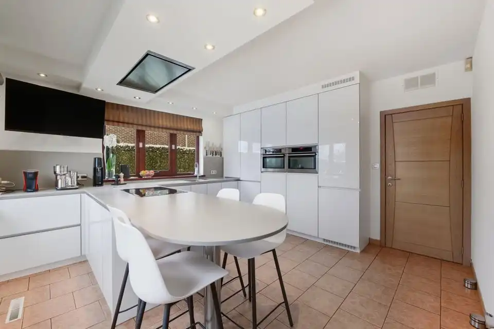 EXCLUSIEVE GEZINSWONING MET RUIME TUIN, 252M² WOONCOMFORT EN TOPLIGGING IN SINT-TRUIDEN foto 16