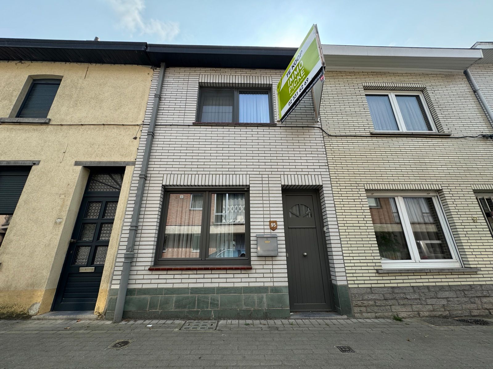 Goed gelegen woning met 2 slaapkamers en garage foto 2