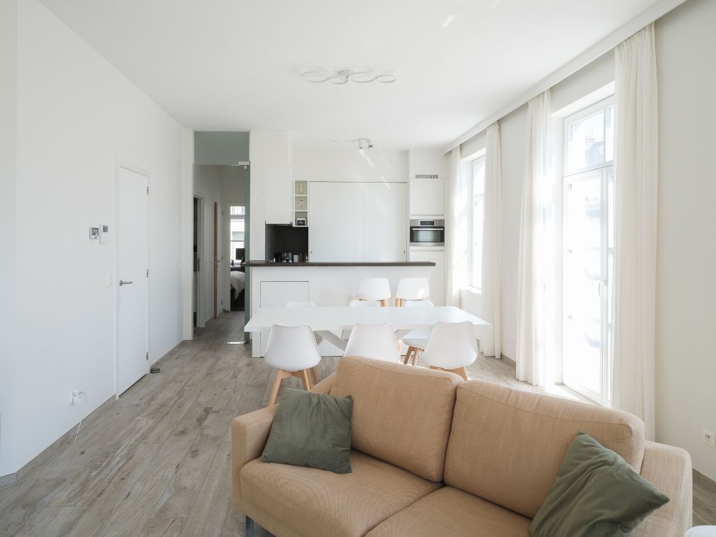 Lichtrijk 2-slaapkamer appartement aan het Sint-Annaplein foto 7