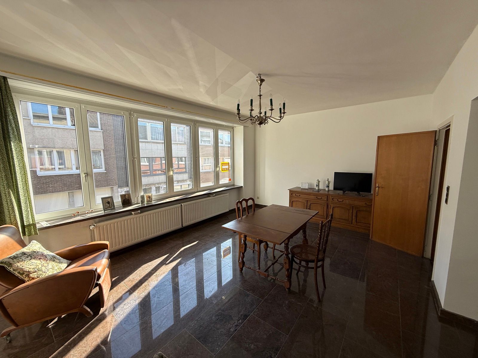 Goed gelegen woning met vier slaapkamers foto 8