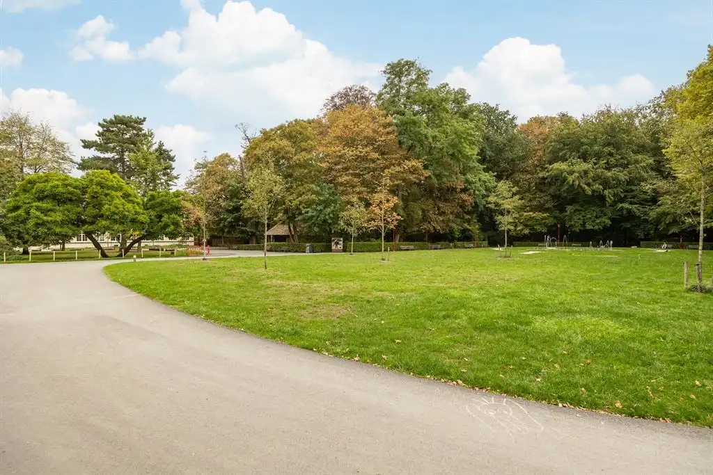 Instapklaar gelijkvloers appartement met gezellige koer foto 25