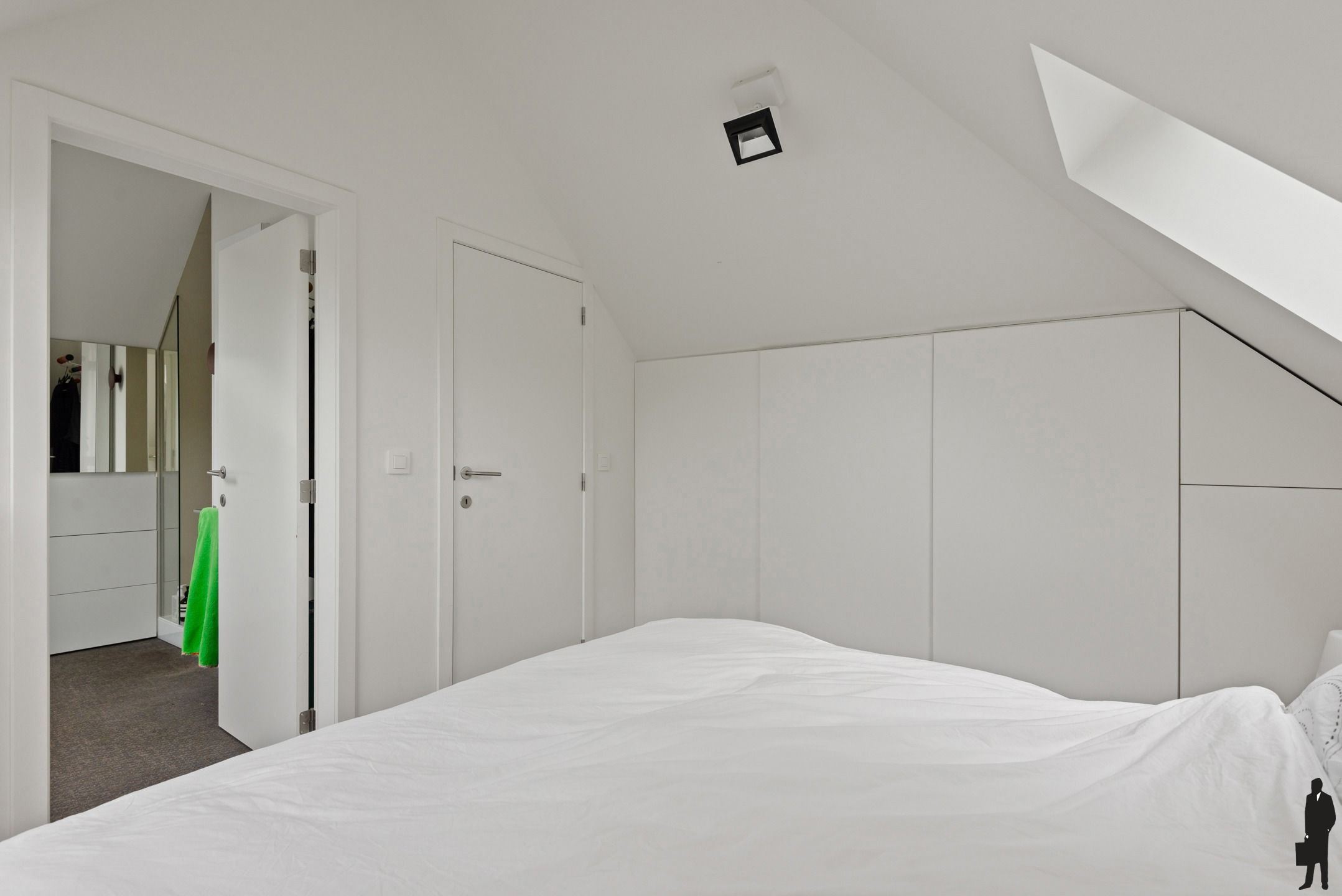 Zeer ruime woning (ca.250m²) met 6 slaapkamers & 2 badkamers foto 23