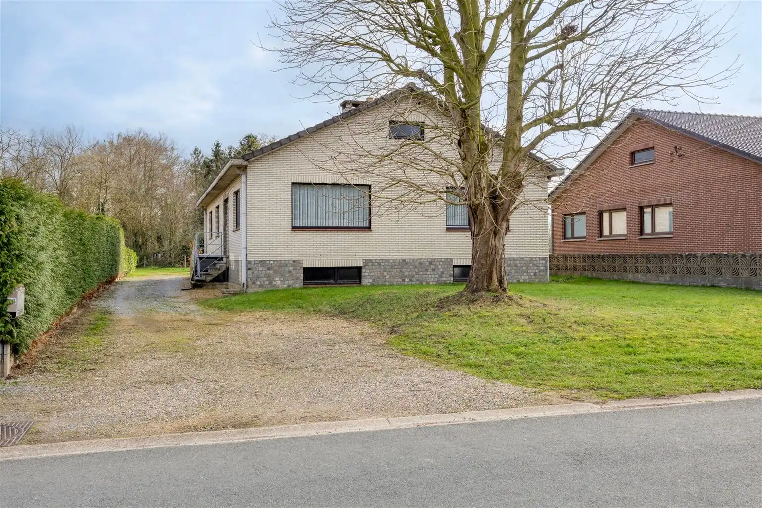 Vrijstaande woning op een uitzonderlijk perceel van 29a95ca met 4 slaapkamers en inpandige garage, gelegen op een rustige toplocatie nabij het centrum van Maaseik. foto 34