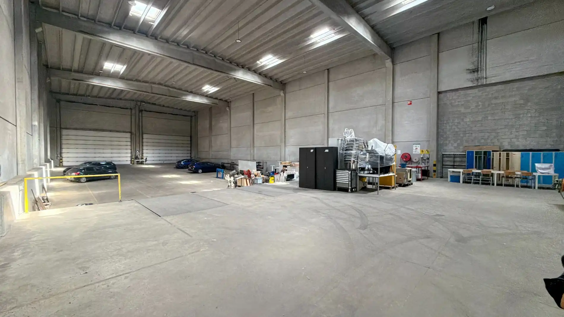 Magazijn met laadkade en nieuwbouw kantoren te huur in haven van Antwerpen foto 9